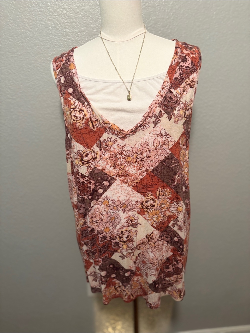 Maurice’s 24/7 Sleeveless Floral V-Neck sleeveless shirt- Pink & Rust